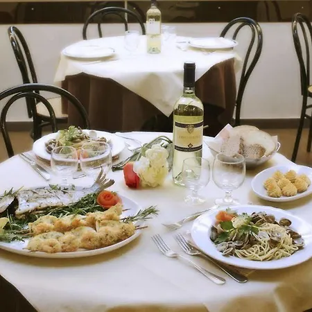 拉尔拉别墅酒店 3* 里米尼