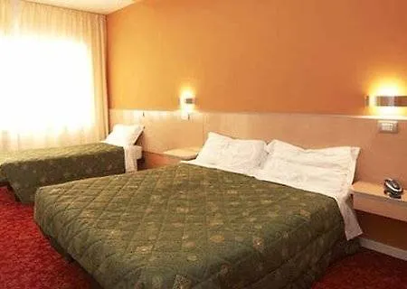 拉尔拉别墅酒店 里米尼