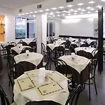 拉尔拉别墅酒店 3* 里米尼